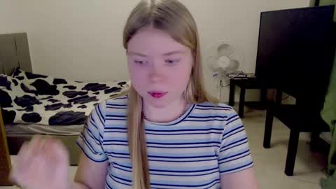 Jennyblonde and Emmabrunette online show from February 22, 9:48 pm