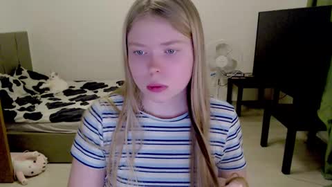 Jennyblonde and Emmabrunette online show from February 23, 12:51 am