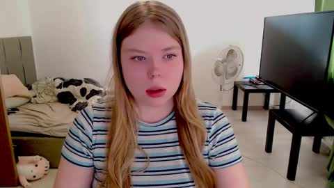 Jennyblonde and Emmabrunette online show from October 1, 11:27 am