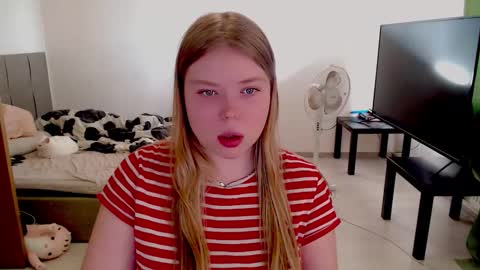 Jennyblonde and Emmabrunette online show from October 2, 12:01 pm