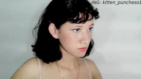 kitten_punches01 online show from September 9, 8:30 pm