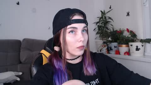 Snapshot of kittie_bear chatting on October 28, 5:26 pm Veronica online show from October 28, 5:26 pm