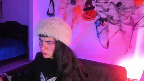 kitty__chs online show from November 11, 1:55 pm