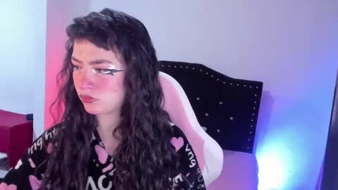 kitty__chs online show from December 18, 11:27 am