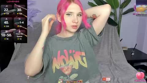 Snapshot of kitty_blondy chatting on April 20, 1:52 am kitty blondy online show from April 20, 1:52 am
