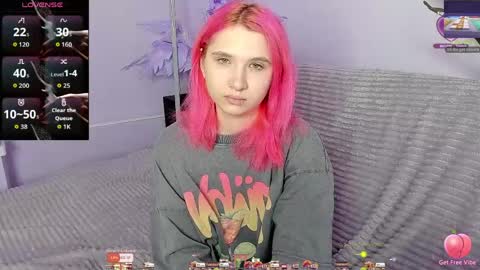 Snapshot of kitty_blondy chatting on April 22, 2:36 am kitty blondy online show from April 22, 2:36 am