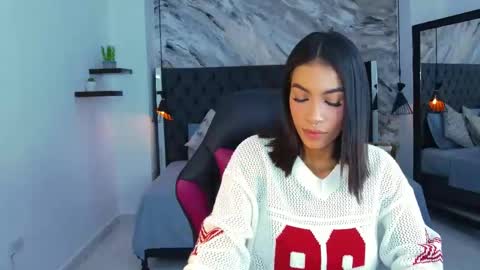Snapshot of kitty_collins_ chatting on May 4, 12:01 pm Kitty online show from May 4, 12:01 pm