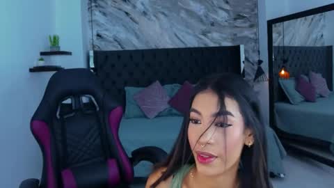 Snapshot of kitty_collins_ chatting on May 6, 11:48 am Kitty online show from May 6, 11:48 am