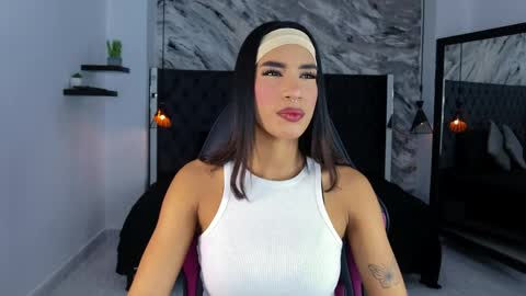 Snapshot of kitty_collins_ chatting on June 2, 11:56 am Kitty online show from June 2, 11:56 am