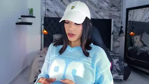 Snapshot of kitty_collins_ chatting on June 4, 12:00 pm Kitty online show from June 4, 12:00 pm