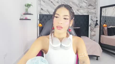 Snapshot of kitty_collins_ chatting on June 18, 12:09 pm Kitty online show from June 18, 12:09 pm
