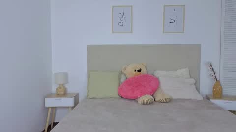 Snapshot of kitty_cut1ee_ chatting on February 18, 1:40 pm kitty_cut1ee_ online show from February 18, 1:40 pm