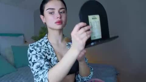 Snapshot of kitty_cut1ee_ chatting on February 24, 1:42 pm kitty_cut1ee_ online show from February 24, 1:42 pm