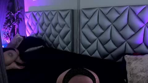 Snapshot of kitty_dolly1 chatting on October 15, 9:15 pm online show from October 15, 9:15 pm