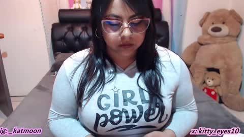 Snapshot of kitty_eyes chatting on January 21, 4:21 am kitty online show from January 21, 4:21 am