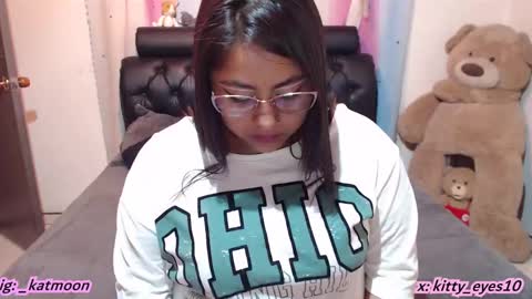 Snapshot of kitty_eyes chatting on February 25, 9:13 pm kitty online show from February 25, 9:13 pm