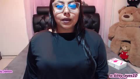 Snapshot of kitty_eyes chatting on November 13, 11:14 pm kitty online show from November 13, 11:14 pm