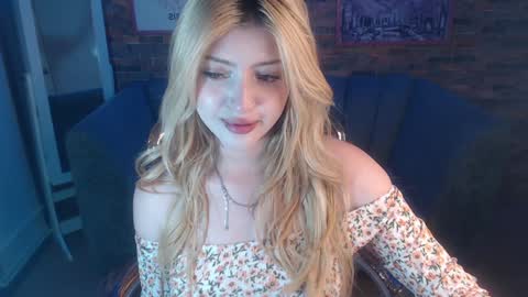 kitty_fox_b online show from December 23, 3:55 pm
