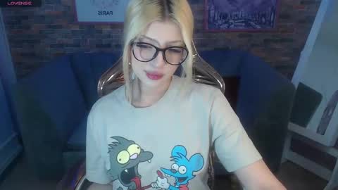 kitty_fox_b online show from March 10, 12:48 pm