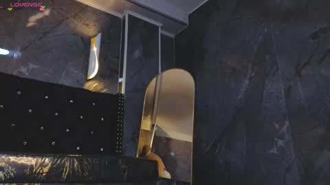 Snapshot of kitty_fox_b chatting on October 21, 1:23 pm kitty_fox_b online show from October 21, 1:23 pm