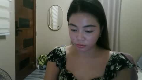 Snapshot of kitty_fussy chatting on April 23, 6:36 am kitty_fussy online show from April 23, 6:36 am