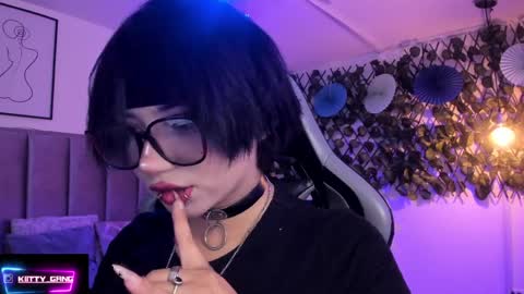 Camila online show from April 7, 1:50 am