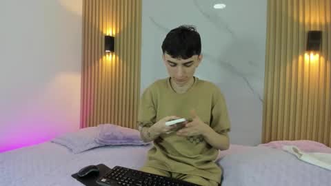 Snapshot of kitty_gill chatting on December 16, 2:38 pm kitty_gill online show from December 16, 2:38 pm