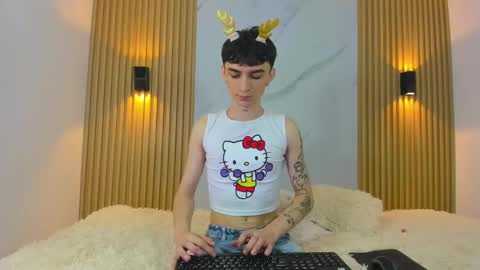 Snapshot of kitty_gill chatting on December 21, 11:33 am kitty_gill online show from December 21, 11:33 am