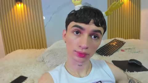 Snapshot of kitty_gill chatting on December 21, 2:37 pm kitty_gill online show from December 21, 2:37 pm