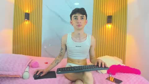 Snapshot of kitty_gill chatting on December 27, 5:26 pm kitty_gill online show from December 27, 5:26 pm