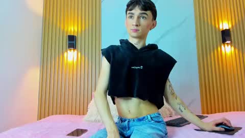 Snapshot of kitty_gill chatting on December 28, 11:30 am kitty_gill online show from December 28, 11:30 am