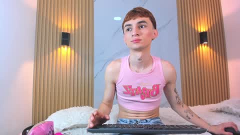 Snapshot of kitty_gill chatting on February 5, 12:17 pm kitty_gill online show from February 5, 12:17 pm