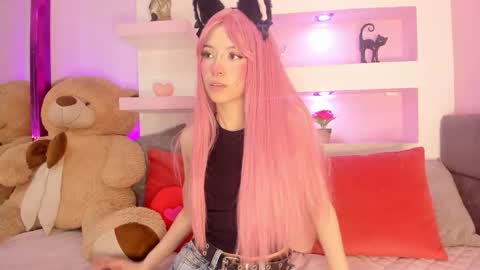 Snapshot of kitty_katte_ chatting on December 15, 8:35 pm Kate online show from December 15, 8:35 pm