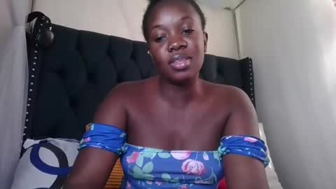 kitty_kerry online show from April 1, 1:41 pm