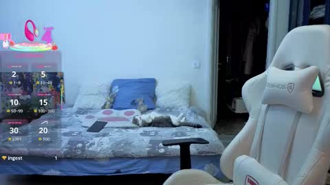 Snapshot of kitty_rock_paw chatting on September 29, 11:09 pm Emilly online show from September 29, 11:09 pm