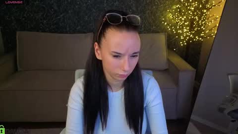 Snapshot of kitty_roose chatting on February 20, 9:43 am kitty online show from February 20, 9:43 am