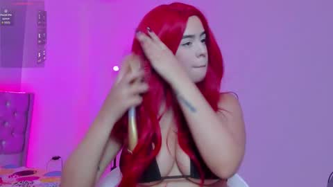 Snapshot of kitty_violet11 chatting on February 6, 9:51 pm kitty_violet11 online show from February 6, 9:51 pm