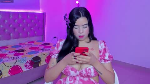 Snapshot of kitty_violet11 chatting on February 11, 8:47 pm kitty_violet11 online show from February 11, 8:47 pm