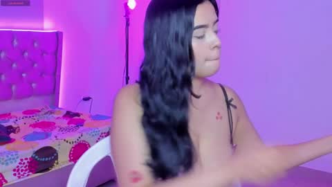 Snapshot of kitty_violet11 chatting on February 15, 9:22 pm kitty_violet11 online show from February 15, 9:22 pm