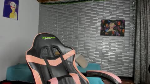 violet online show from April 1, 2:34 am