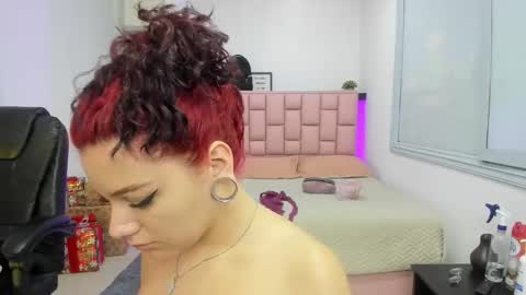 Snapshot of kittycute_cg chatting on January 8, 8:18 pm Jenn online show from January 8, 8:18 pm