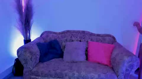 Snapshot of kittycute_cg chatting on January 14, 11:58 pm Jenn online show from January 14, 11:58 pm