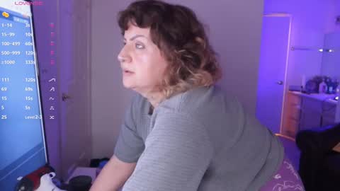 Snapshot of kittykay86 chatting on February 17, 6:31 am Bella Blue BBW online show from February 17, 6:31 am