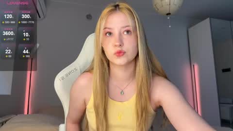 Snapshot of kittyloffe chatting on June 4, 3:01 am Monika online show from June 4, 3:01 am
