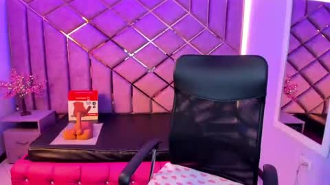 Sarah online show from June 30, 3:02 pm