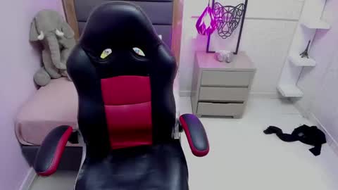  K I T T  Y  online show from January 8, 6:52 pm