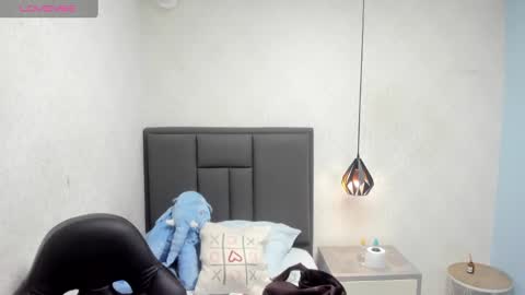 K I T T  Y  online show from January 11, 12:18 pm