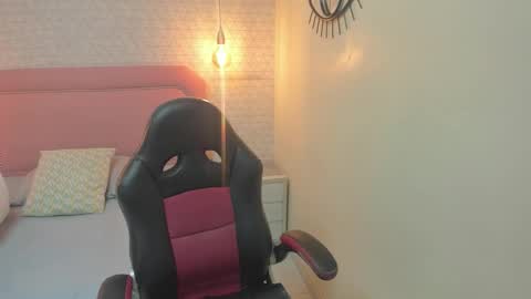  K I T T  Y  online show from March 19, 12:31 pm