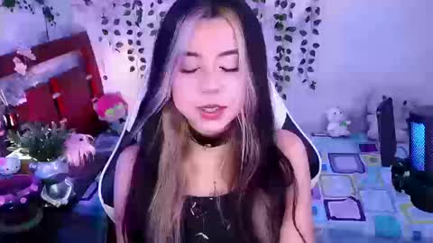 Kittyuwu  online show from March 18, 10:35 pm