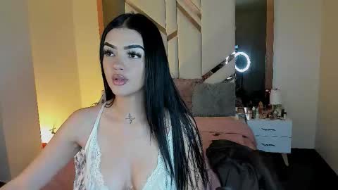 Snapshot of kiwi_lov23 chatting on December 4, 11:08 am Kiwi online show from December 4, 11:08 am